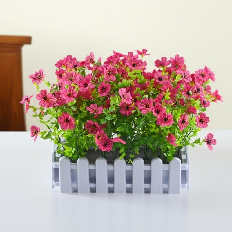 Simulación de valla violeta, esquina de la pared de la flor, partición del alféizar de la ventana, decoración, decoración de flores falsas, planta en maceta de eucalipto