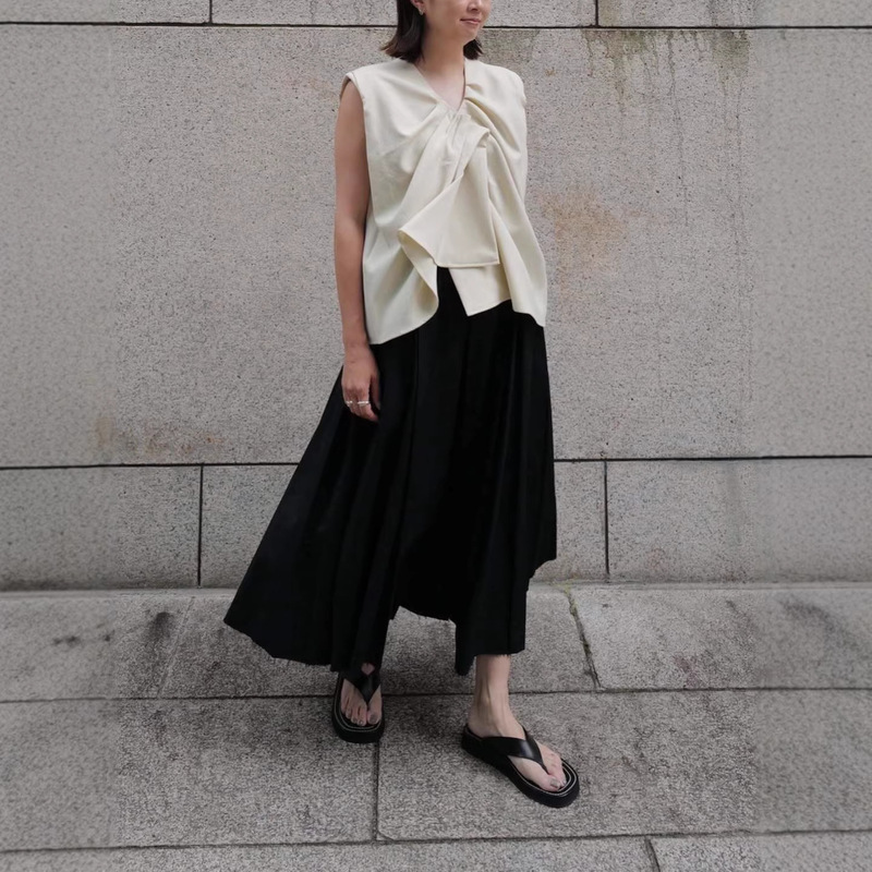 Japanese-Style Spring and Summer French Romantic Deconstructed Design V-Neck Sleeveless Top, Light and Flowing Elegant Shirt for Women