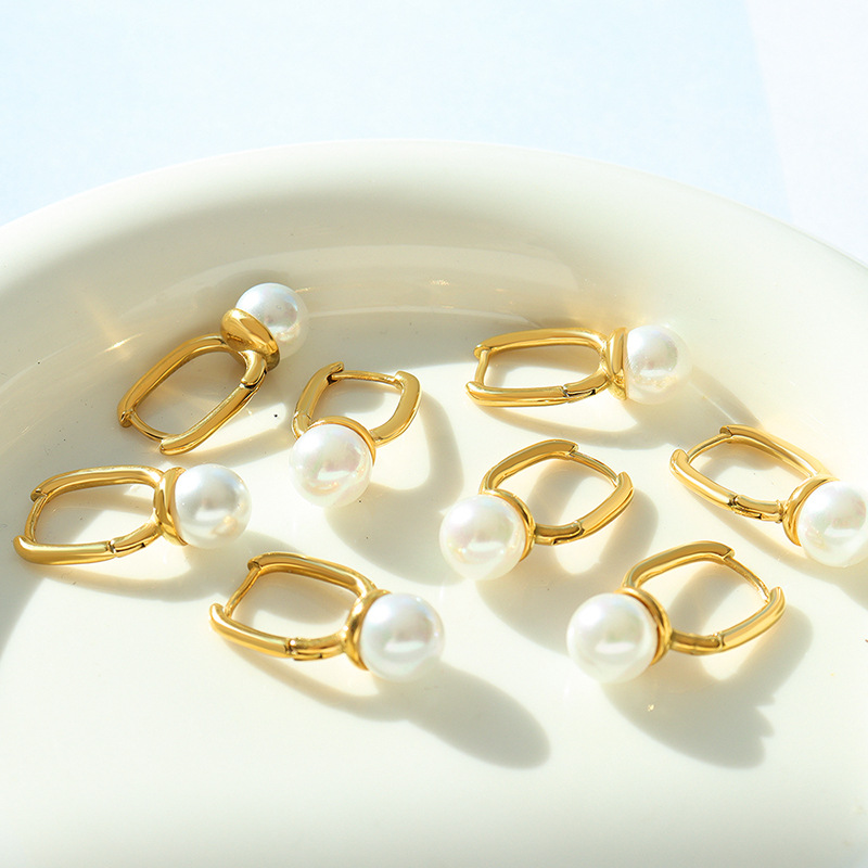 Francés retro neutral estilo no-desvanecimiento de la perla personalizada pendientes de titanio Chapado en acero de 18 quilates de oro no-desvanecimiento pendientes de moda para las mujeres