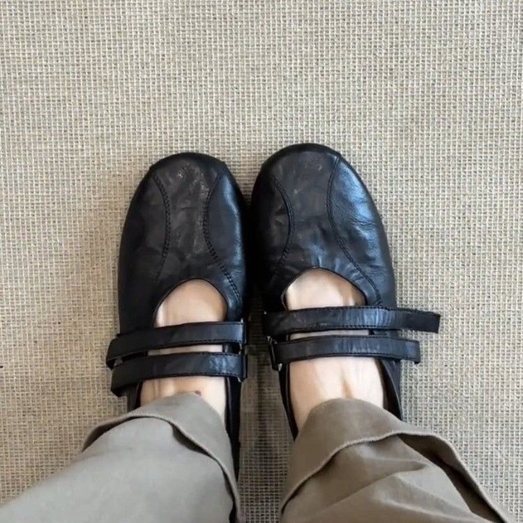 Retro plano velcro superficial zapatos de una sola mujer primavera y verano 2026 nuevo estilo universal cómodo zapatos de cuero Marian