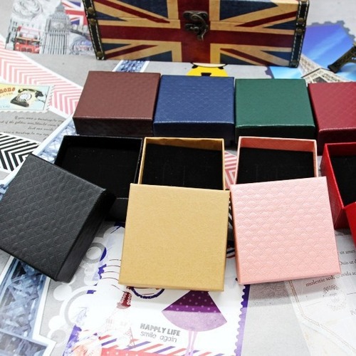 Wholesale jewelry box 7*7 necklace box gift box jewelry box diamond box retro kraft paper box