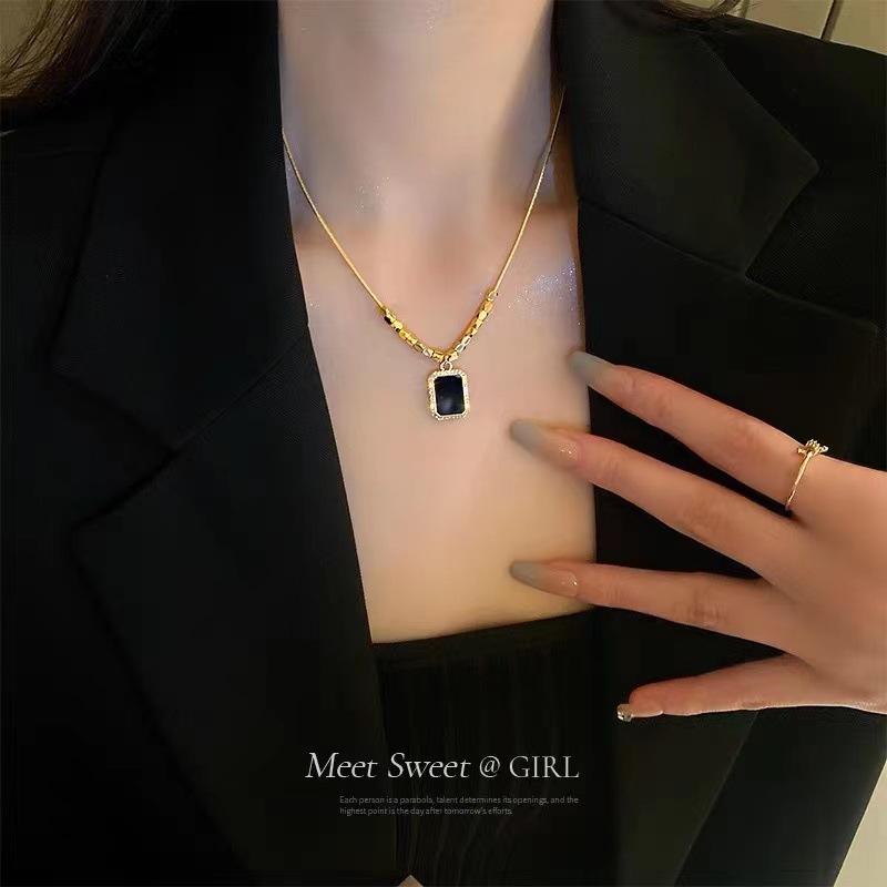 Elegant Simple Style Square Stainless Steel Titanium Steel Plating Pendant Necklace display picture 3