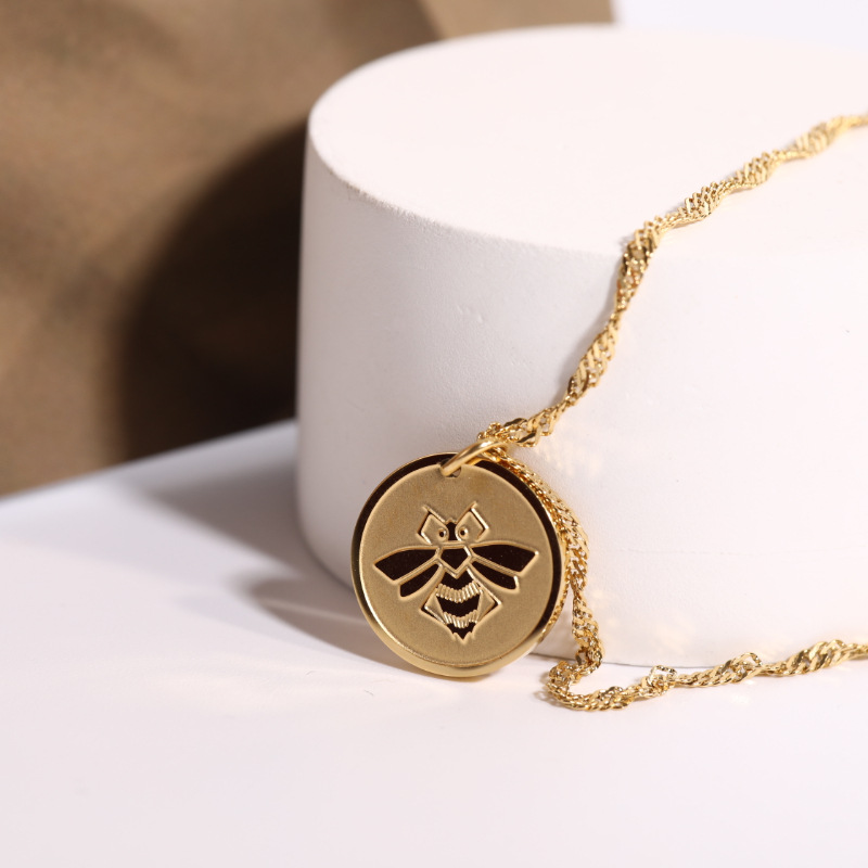 stainless steel fashion simple round bee sweater chain necklace wholesale