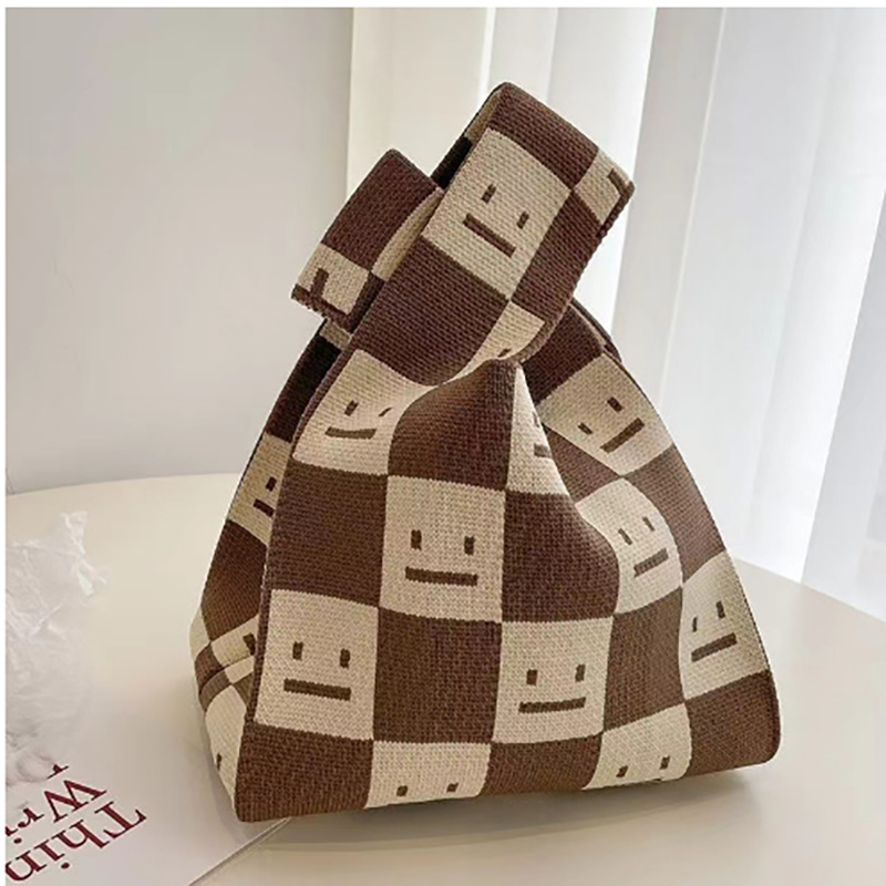 Nuevo bolso de punto para teléfono para mujer, bolso tejido suave en colores dopamina, bolso de mano con forma de corazón en estilo coreano con bloques de color.