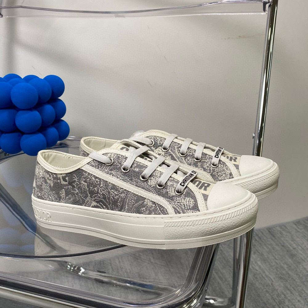 Hong Kong retro primavera y verano nuevo D casa gruesa zapatos de lona bordados 2025 letras correa de zapatos de plantilla universal para mujeres