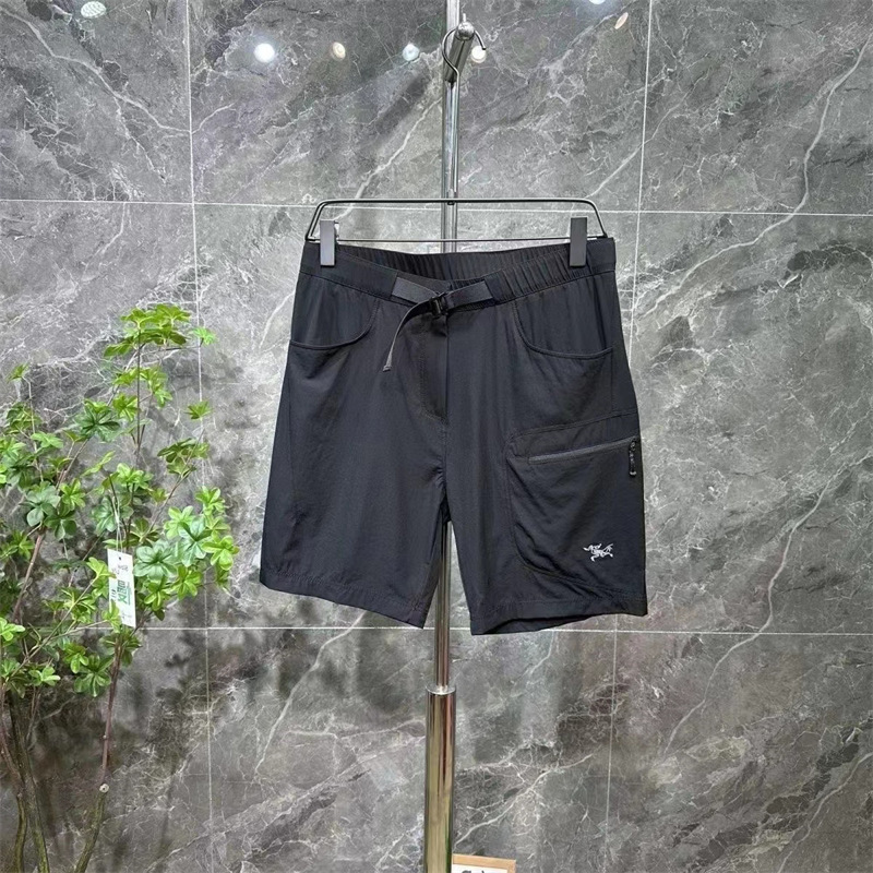 夏の薄いタイプのカジュアルなスポーツのスーツのショートパンツの男性の外は2025新型のファッションの刺繍の緩い速乾の5分のズボンを着ます。|undefined