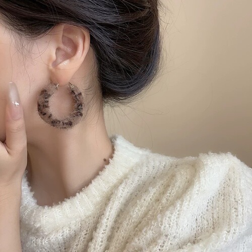American retro!  Plush leopard print hoop earrings autumn and winter high-end niche temperament earrings lazy feeling earrings for women
