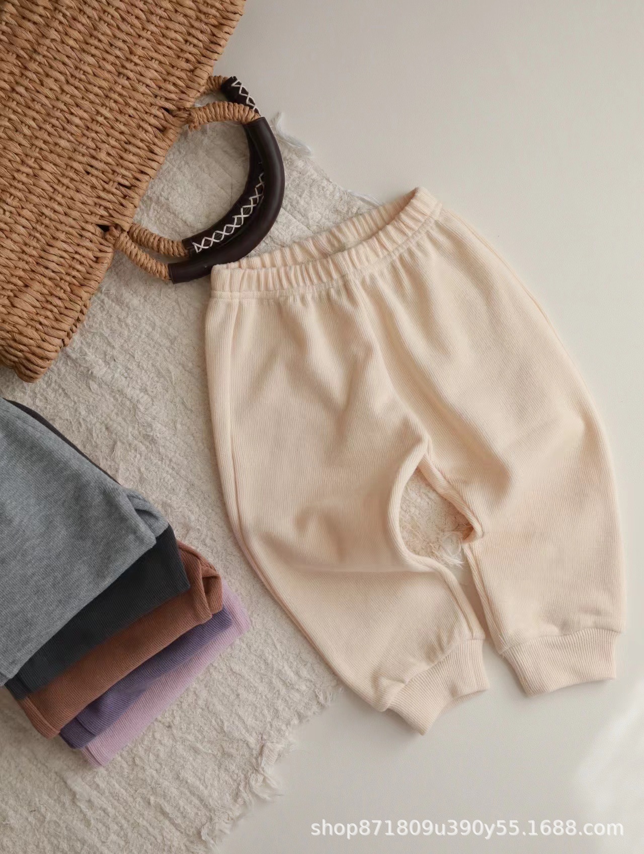 오프화이트 벨벳 소프트 팬츠