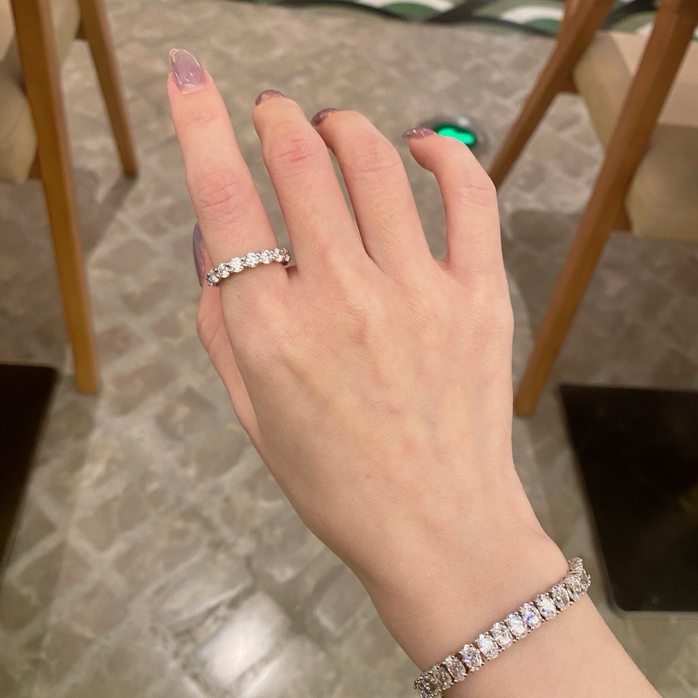 Anello da donna personalizzato classico con quattro griffe in argento puro, semplice e alla moda, con zirconi rotondi e diamanti_voghion.com