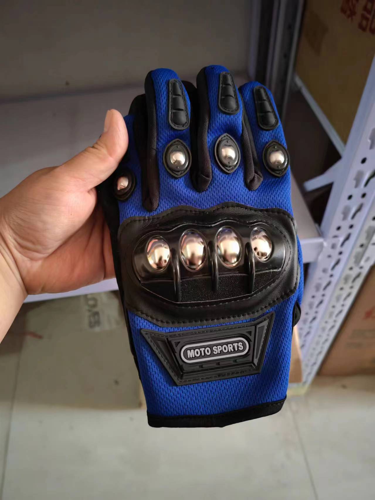 Guantes tácticos de defensa de cinco dedos al aire libre de acero inoxidable resistente a la caída y al desgaste, motocicletas de medio dedo largo