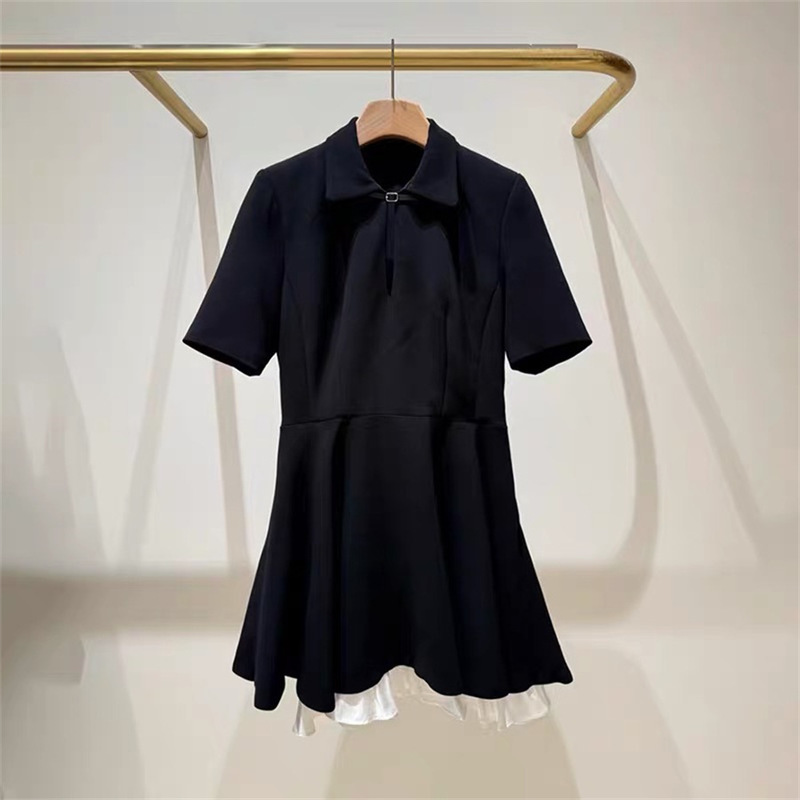 French-style niche 26 early autumn new collection short-sleeved dress with a turn-down collar, buckle, waist-cinching hem, and contrasting color panels French-style niche 26 early autumn new collection short-sleeved dress with a turn-down collar, buckle, waist-cinching hem, and contrasting color panels