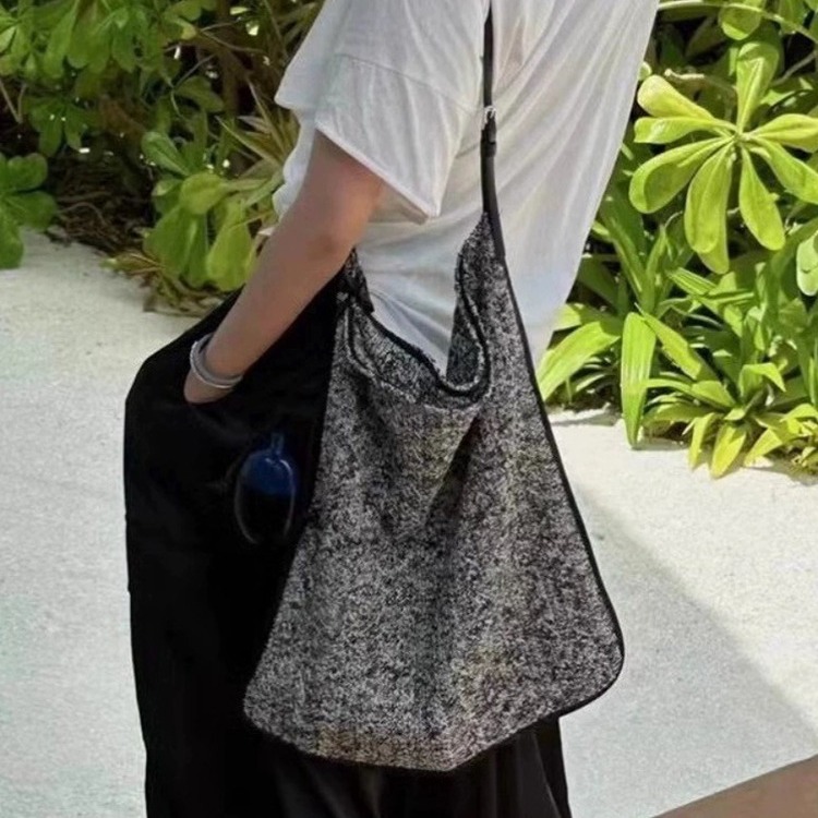 Casual versatile mesh shoulder crossbody knitted bag, Japanese and Korean new women's bag trend_voghion.com