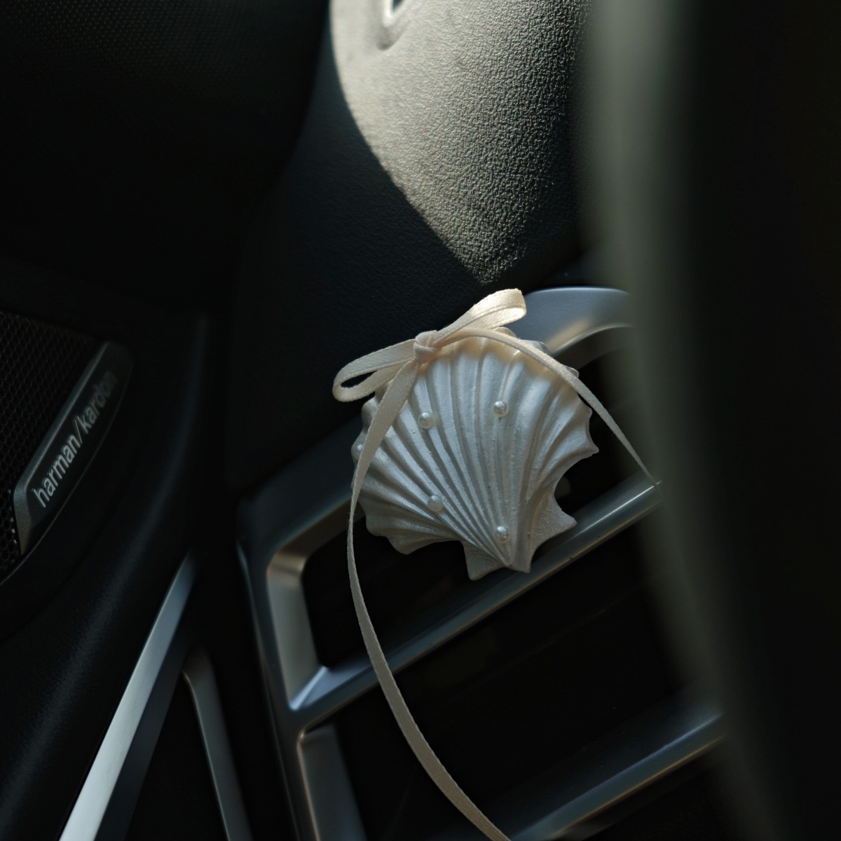 Original Handmade High-End Pearlescent Shell Car Air Outlet Perfume Car Aromatherapy Car Decoration Fragrance Cross-Border