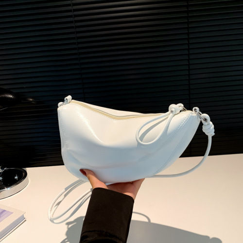 Single-shoulder bag, solid-color, minimalist, niche-design casual crossbody bag—Korean-style commuter pick for versatile, everyday use saddle bag.