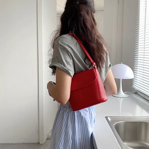 Autumn and winter homemade bags for women 2024 new Korean version ins high-end texture versatile red one-shoulder cross-body bucket bag