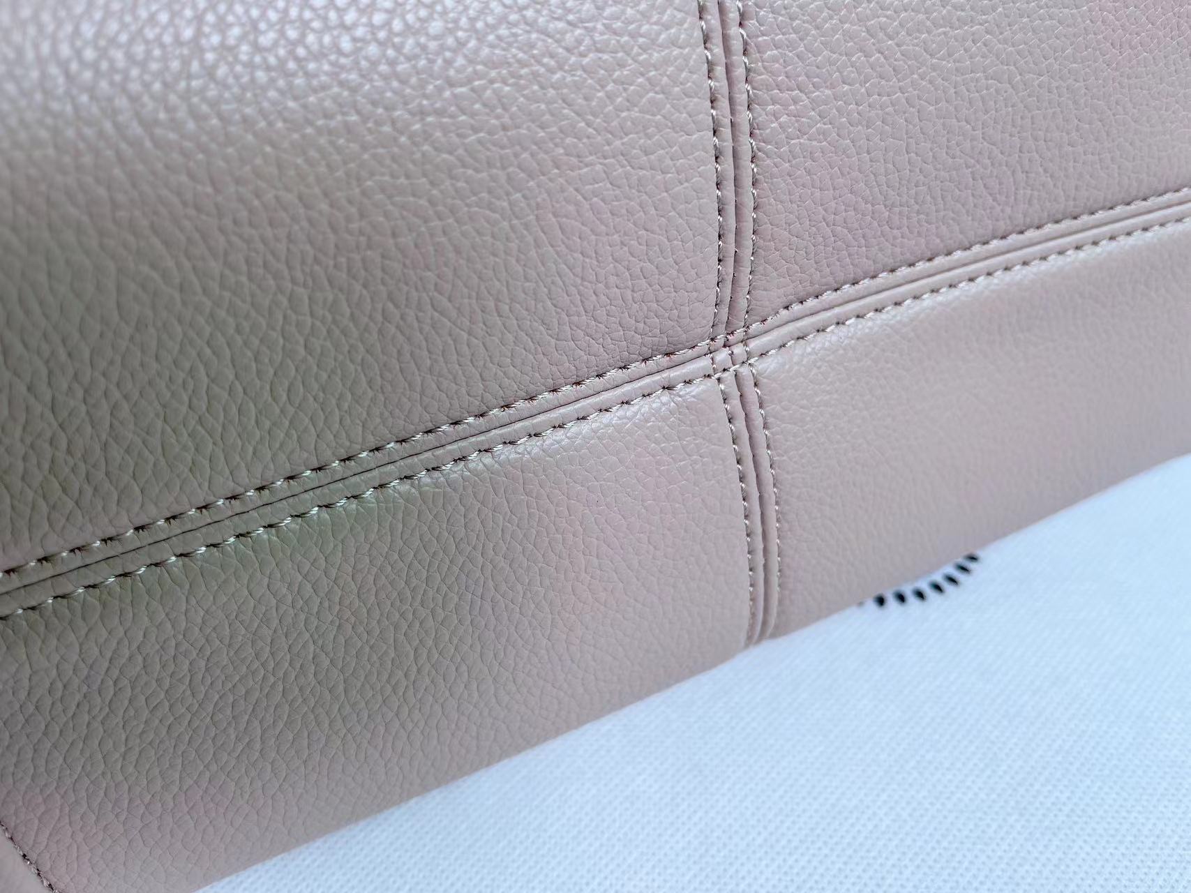 Franskt nischmärke 2024 ny mångsidig enfärgad matlåda modehandväska crossbody-väska med enkel axel för kvinnor_voghion.com