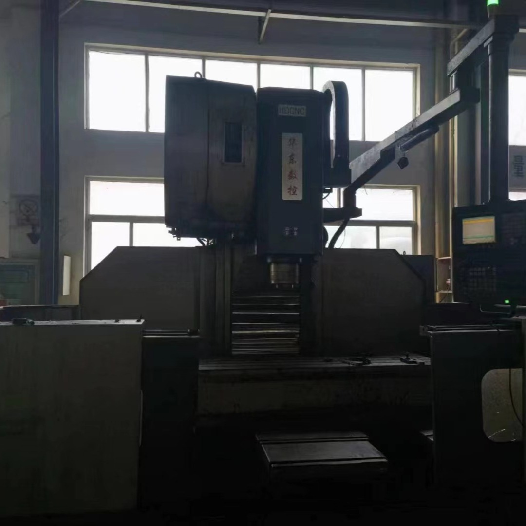 转让二手华东1580立式加工中心BT50主轴锥度那科Oi-MD系统