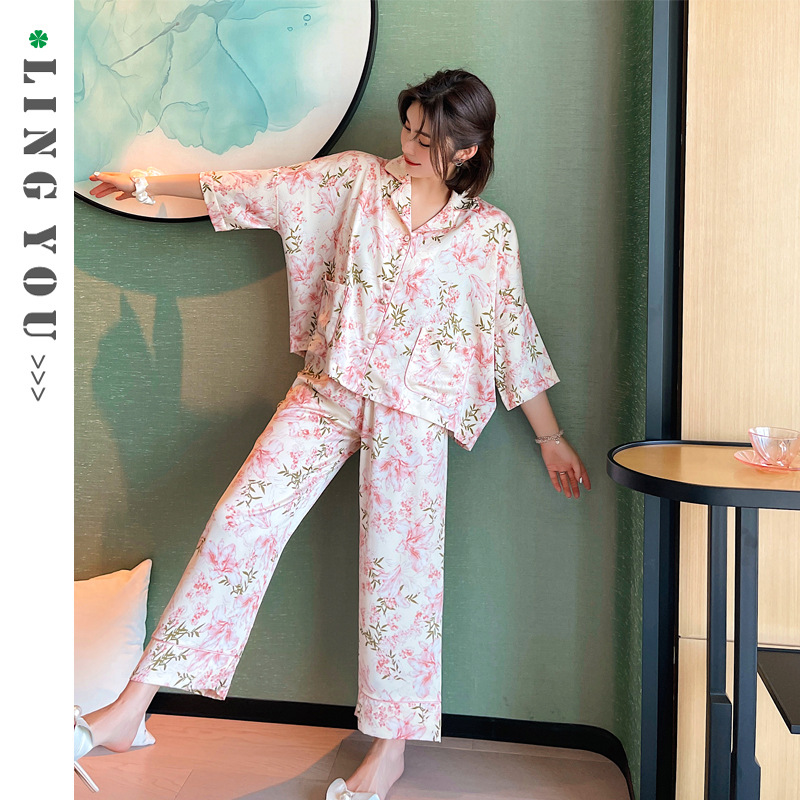 Pijamas de seda de hielo para mujer, novedad de primavera y otoño 2024, imitación de seda, conjunto holgado, lindo y dulce, ropa de estar con solapa a la moda.