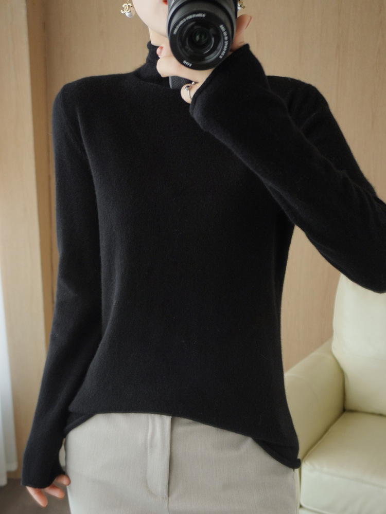 Curled half turtleneck black