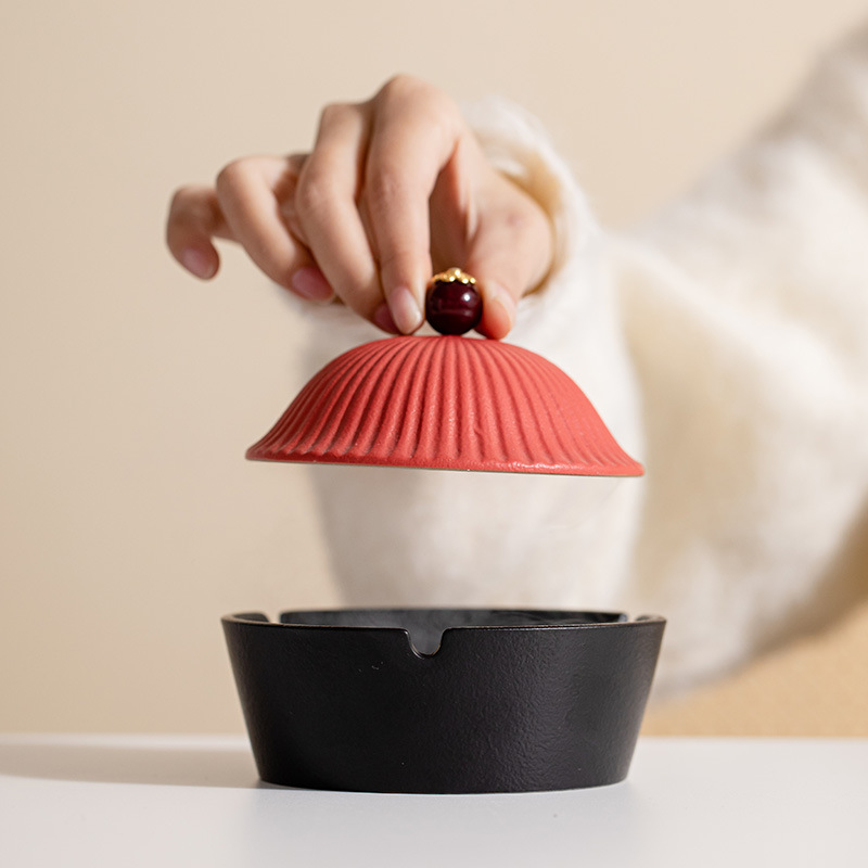 Creative windproof capacious fashionable ashtray