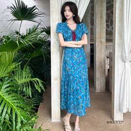 2026夏季新款法式花边V领碎花连衣裙女显瘦气质鱼尾长款裙子女装