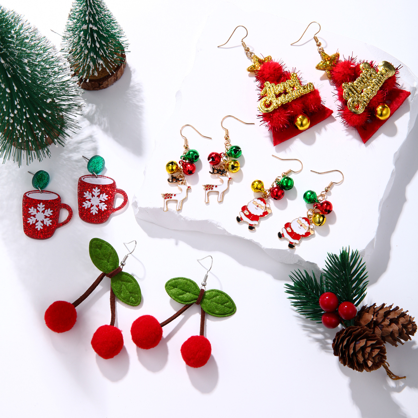 Cute Christmas Christmas Tree Wreath Bell Zinc Alloy Drop Earrings display picture 2