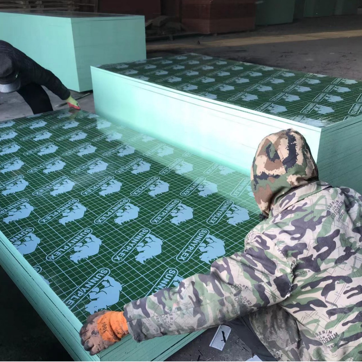 Contrachapado laminado verde, tablero laminado de construcción, tablero laminado de ingeniería, plantilla de producción de muebles de decoración de interiores de alta resistencia