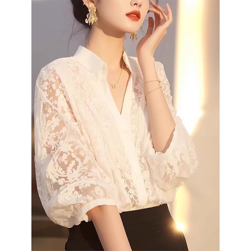 This Year's Trendy Unique Chic Tops with a Light Luxury and High-End Feel, Super Stylish and Age-Reducing, White Lace Shirts for Spring