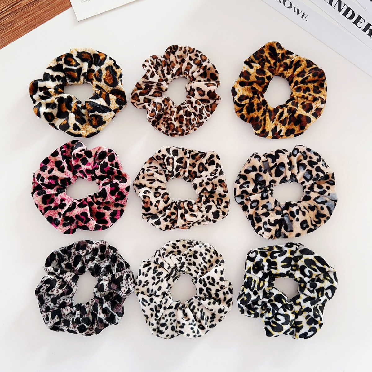15g Weight Hair Tie Hair Accessories Type 1 Piece Quantity Flannel Material Leopard Pattern Autumn&Winter Season Women's Gender Vintage Style Style Autumn Winter Plaid Velvet Large Elastic Hair Band High Elasticity Hair Tail Hair Band Velvet Hair Accessories 无