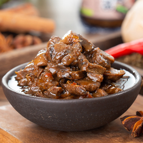Direct wholesale from Yijiarren's source factory: Trendy, mouthwatering farmhouse-style savory and fragrant Matsutake & Mountain Mushroom Sauce (200g) for rice dishes.