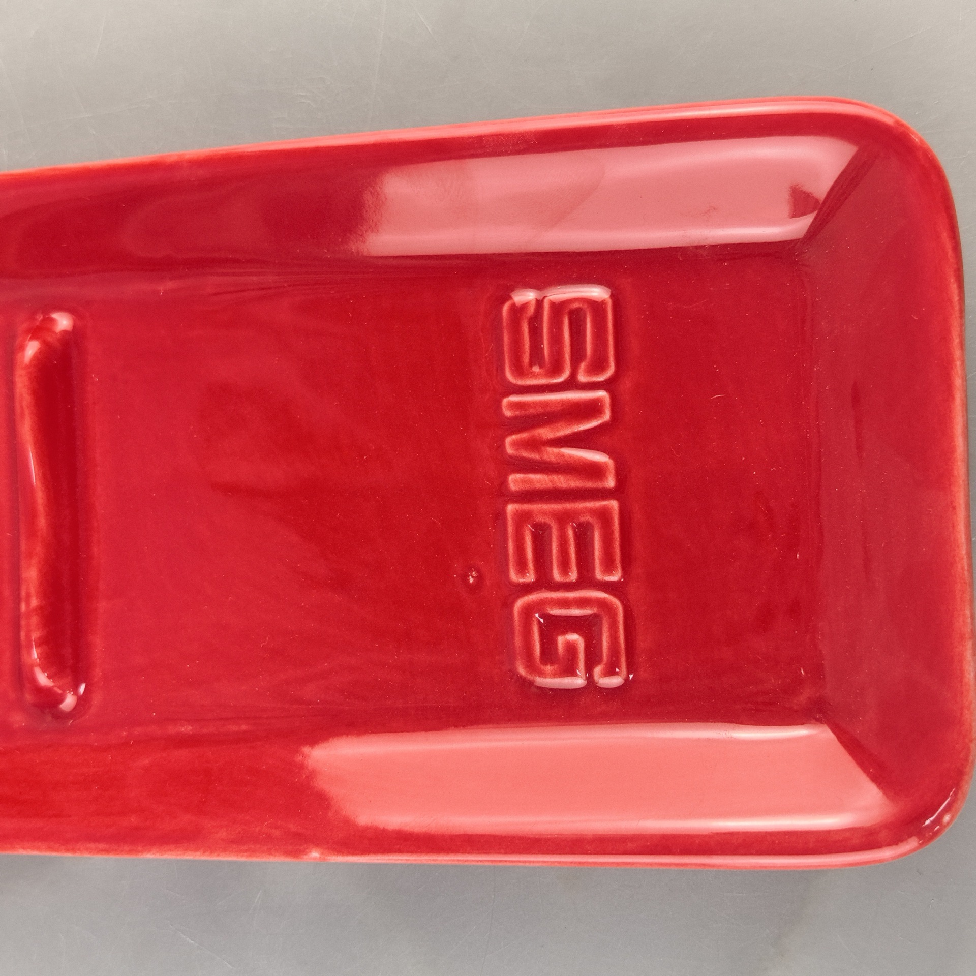 Creatividad transfronteriza simple relieve cerámica inglesa roja cuchara de cerámica doméstica artesanía de cerámica de alto valor visual