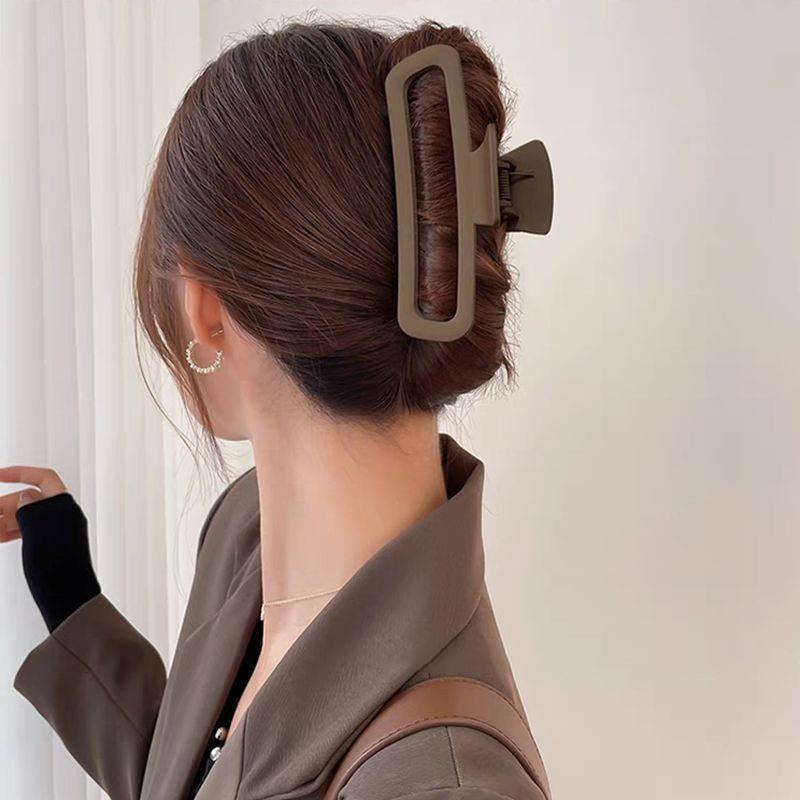 新商品のシンプルなヘアピンの艶消しの超大型クリップの後頭部がサメのクリップの髪を巻いています。|undefined