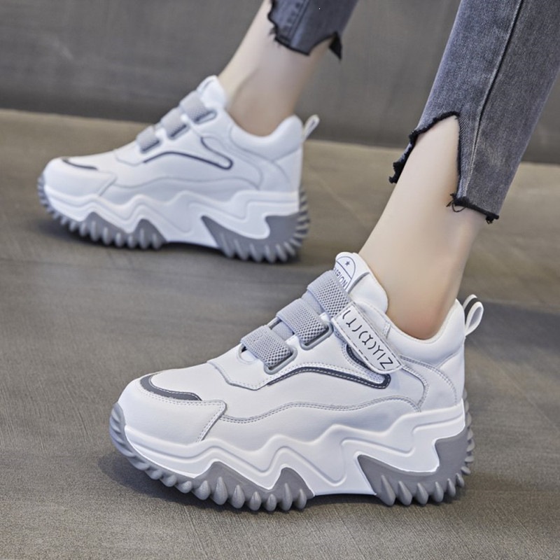 Zapatos blancos para mujeres 2026 primavera nuevos zapatos muffins de malla transpirables velcro zapatos deportivos de suela gruesa transpirables verano image 1