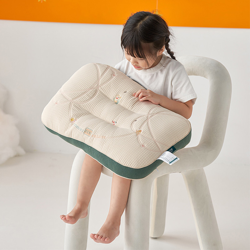 新款兒童柔軟護頸枕高回彈寶寶刺繡枕頭幼兒園午睡枕芯廠家批發