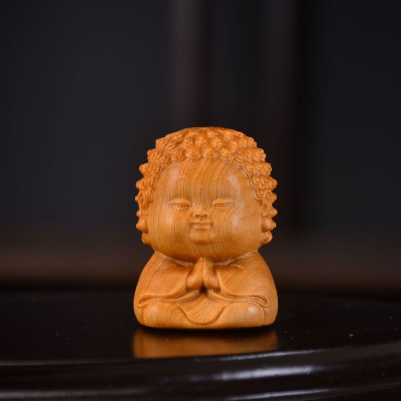 崖柏の木彫りは工芸品を飾っています。|undefined