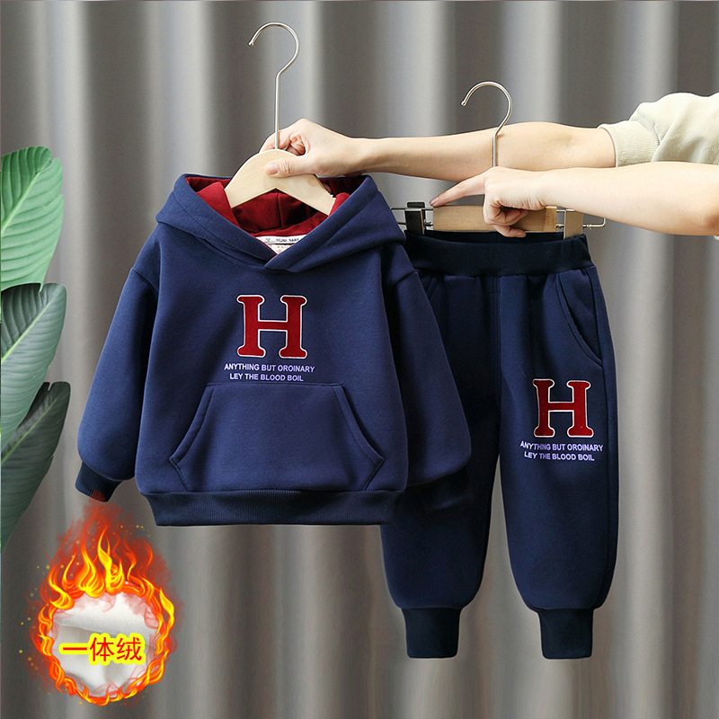 6369 traje de suéter grueso para niños 2025 otoño e invierno nuevo estilo ropa deportiva de terciopelo de una pieza para niños más traje de dos piezas de terciopelo