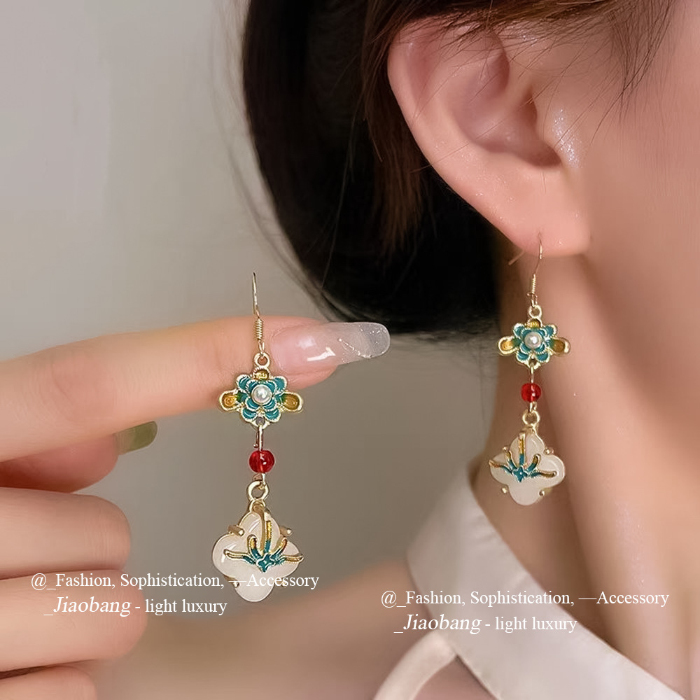 Nuevos pendientes de borla de esmalte de trébol de cuatro hojas de estilo chino Pendientes de estilo chino retro Traje antiguo de moda Pendientes largos de estilo étnico