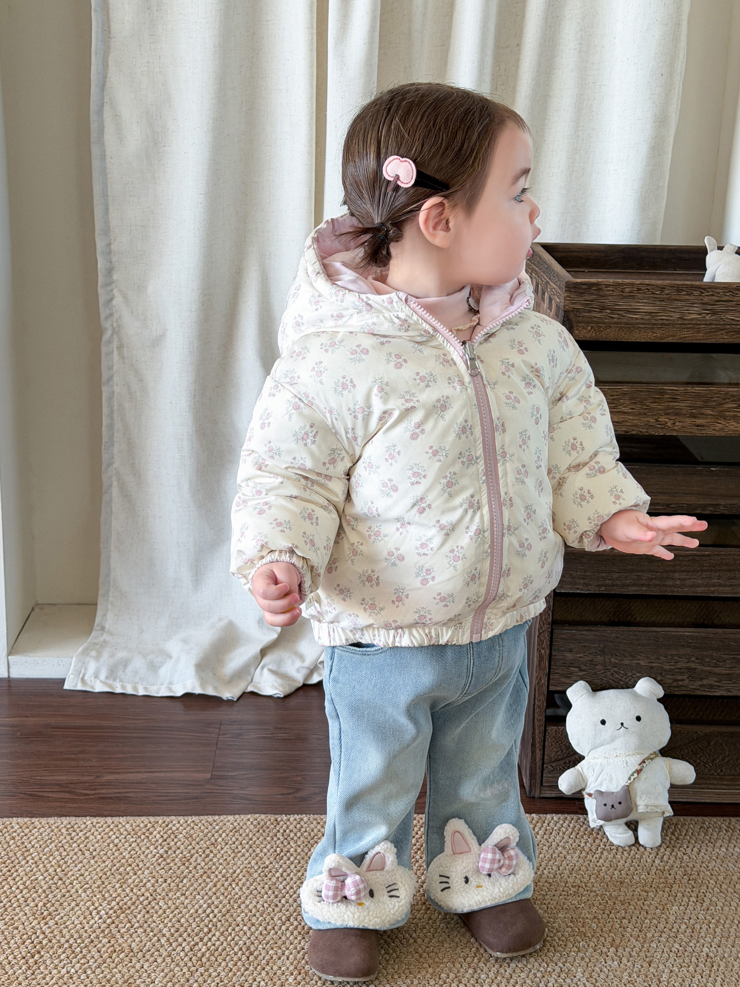 Ropa de niños de canela de pera chaqueta de invierno de niñas 90 chaquetas blancas de doble cara de ropa de bebé de un año de edad