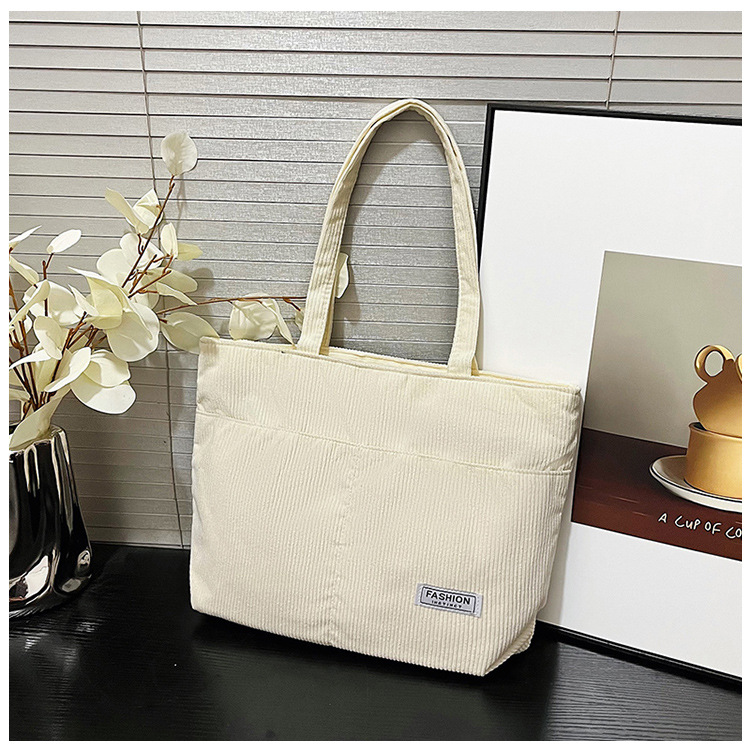 The fashionable and retro bucket bag for women, the new large-capacity versatile crossbody bag for women, and the trendy and elegant tote bag for women are selling well undefined