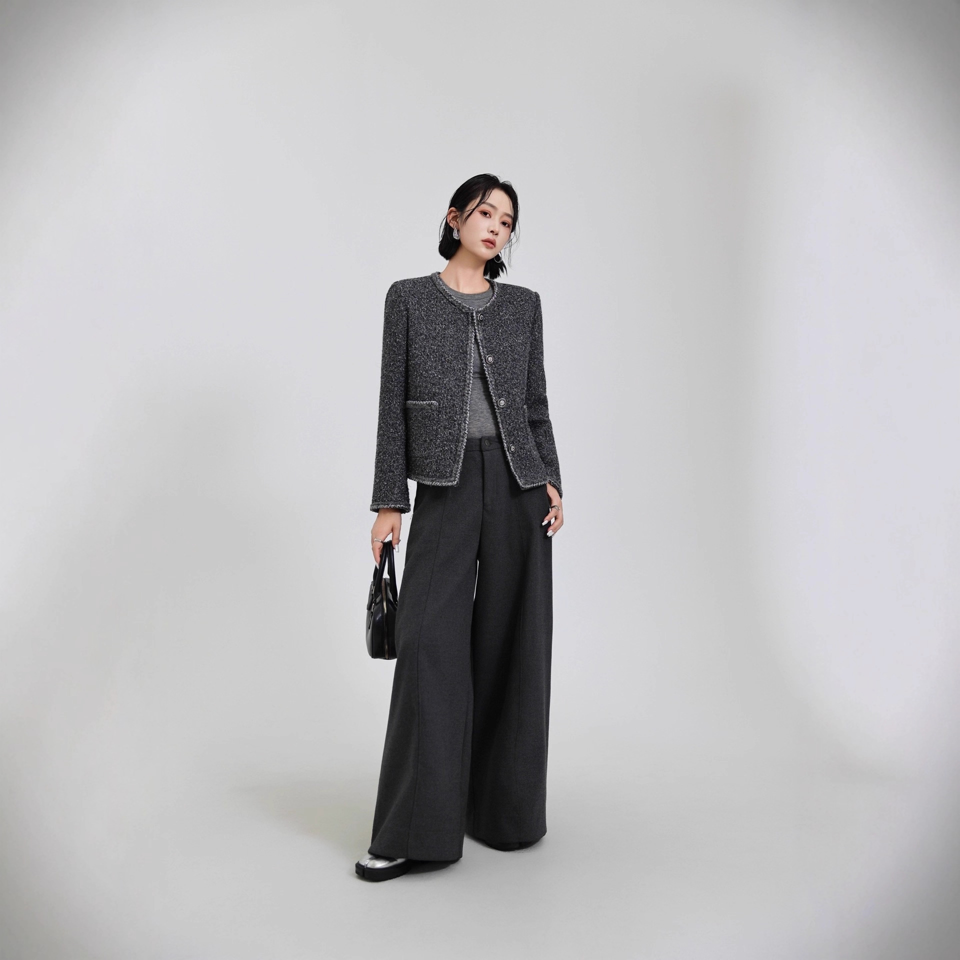 French-Style Small Fragrant Gray Short Jacket with Exquisite Buttons and White Piping Details, Easy to Control for Commuting and Dating