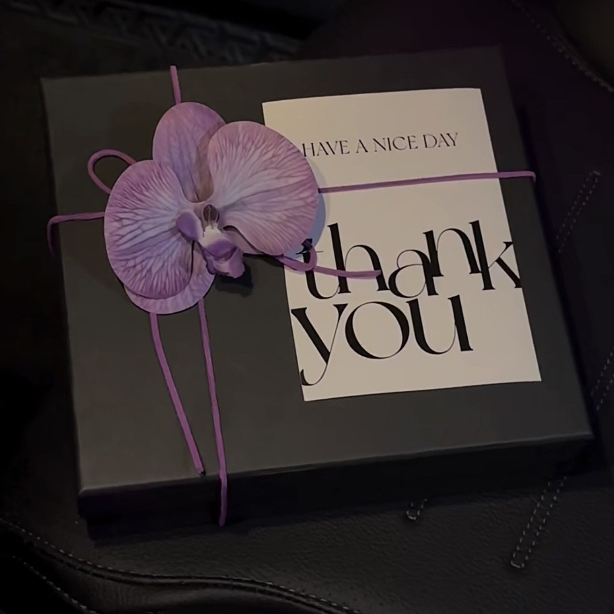 보라색 선물 상자 (20*18*8cm, 난초 액세서리, 배 종이 카드 포함)