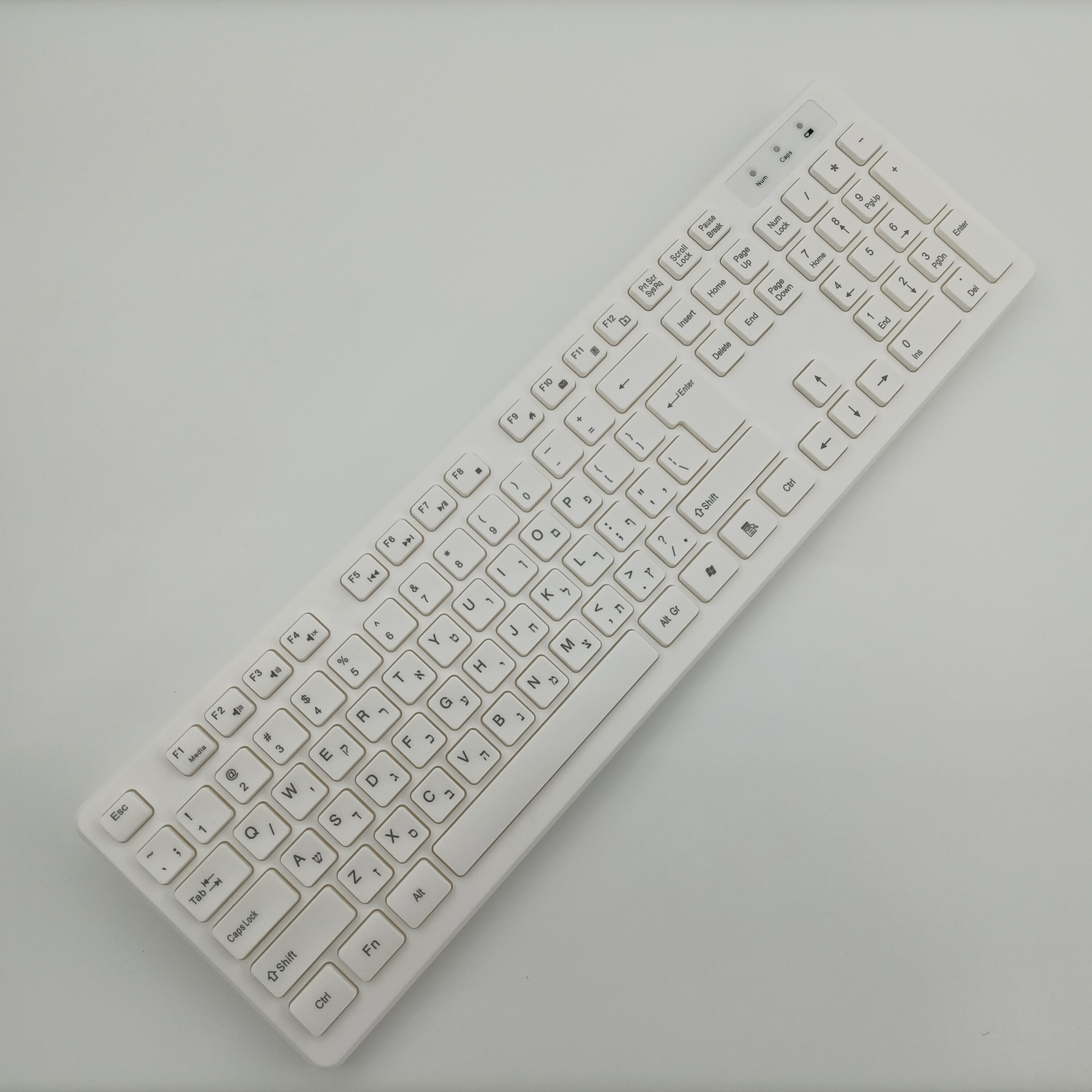 Белая беспроводная клавиатура на иврите