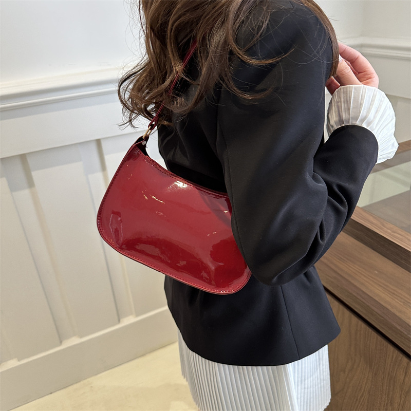 Comercio exterior nuevo bolso para mujeres 2024 verano retro bolso de brazo esmaltado bolso de palo de color sólido moda versátil