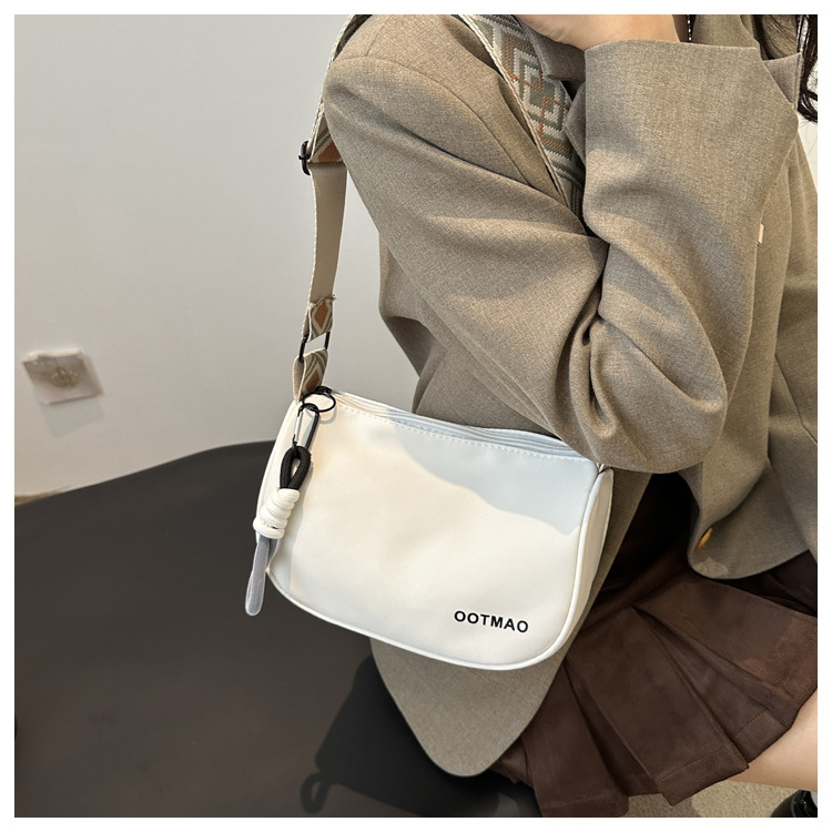 Canvas bag for women 2024 new autumn and winter versatile dumpling bag, casual and sporty wide-shoulder crossbody bag for women undefined