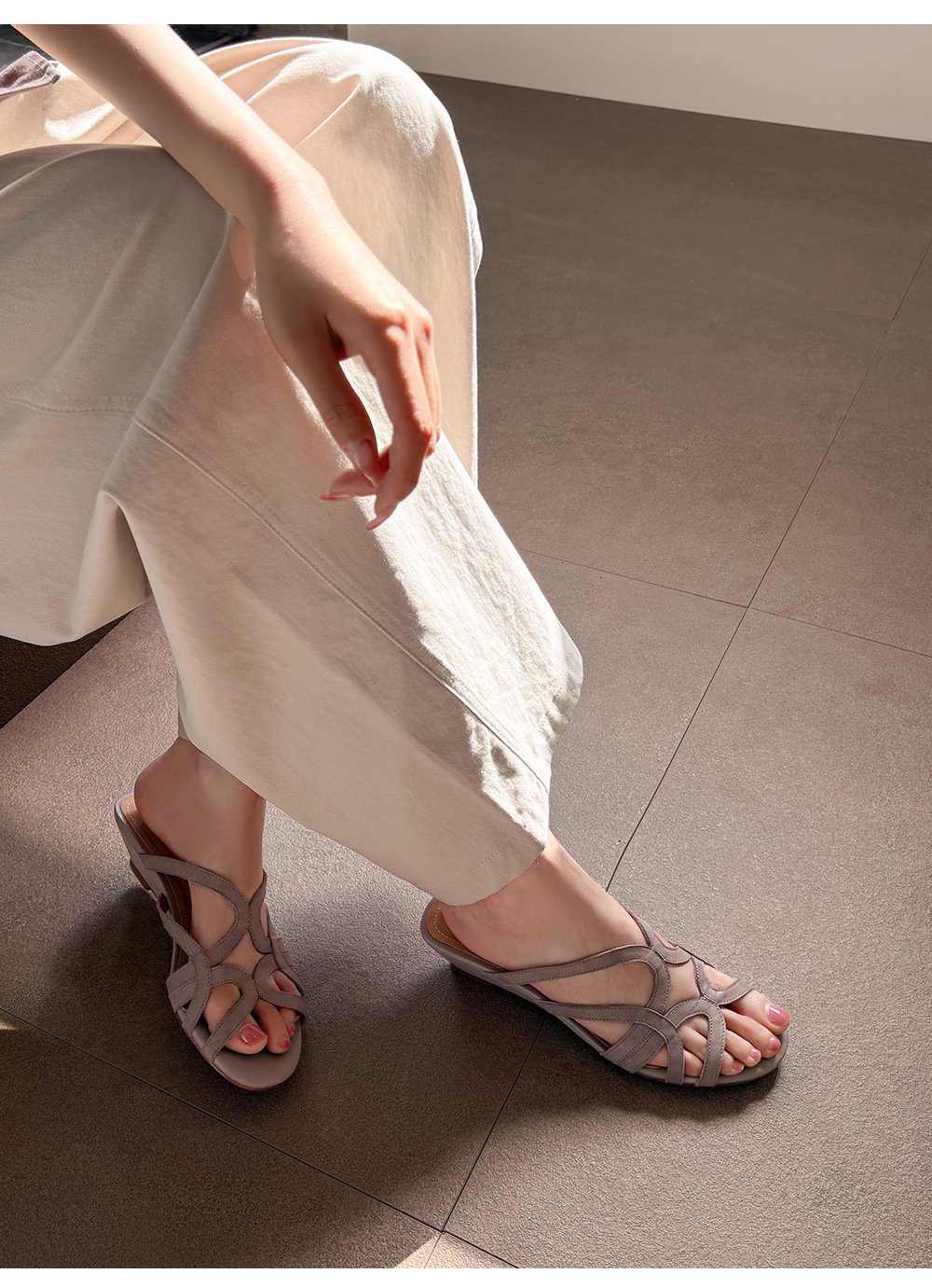Dép sandal nữ quai chữ V da bò thật, gót thấp 4 cm, hở ngón, phong cách thời trang dạo phố — Hồng nhạt chi tiết 4