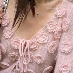 新しいピンクの立体花のニットのカーディガンの甘い美人の秋冬の超美しいセーターの女性を向けます。