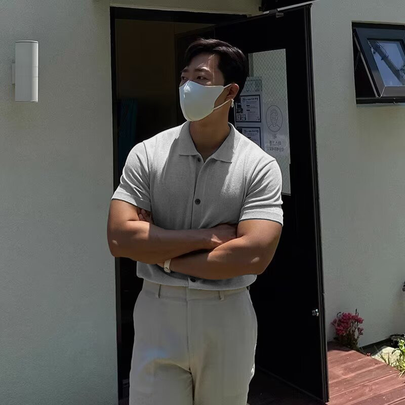 Cárdigan de punto de tipo duro europeo y americano, hombre musculoso, chaqueta delgada de manga corta, camiseta de solapa, camisa Paul de seda de hielo, marea