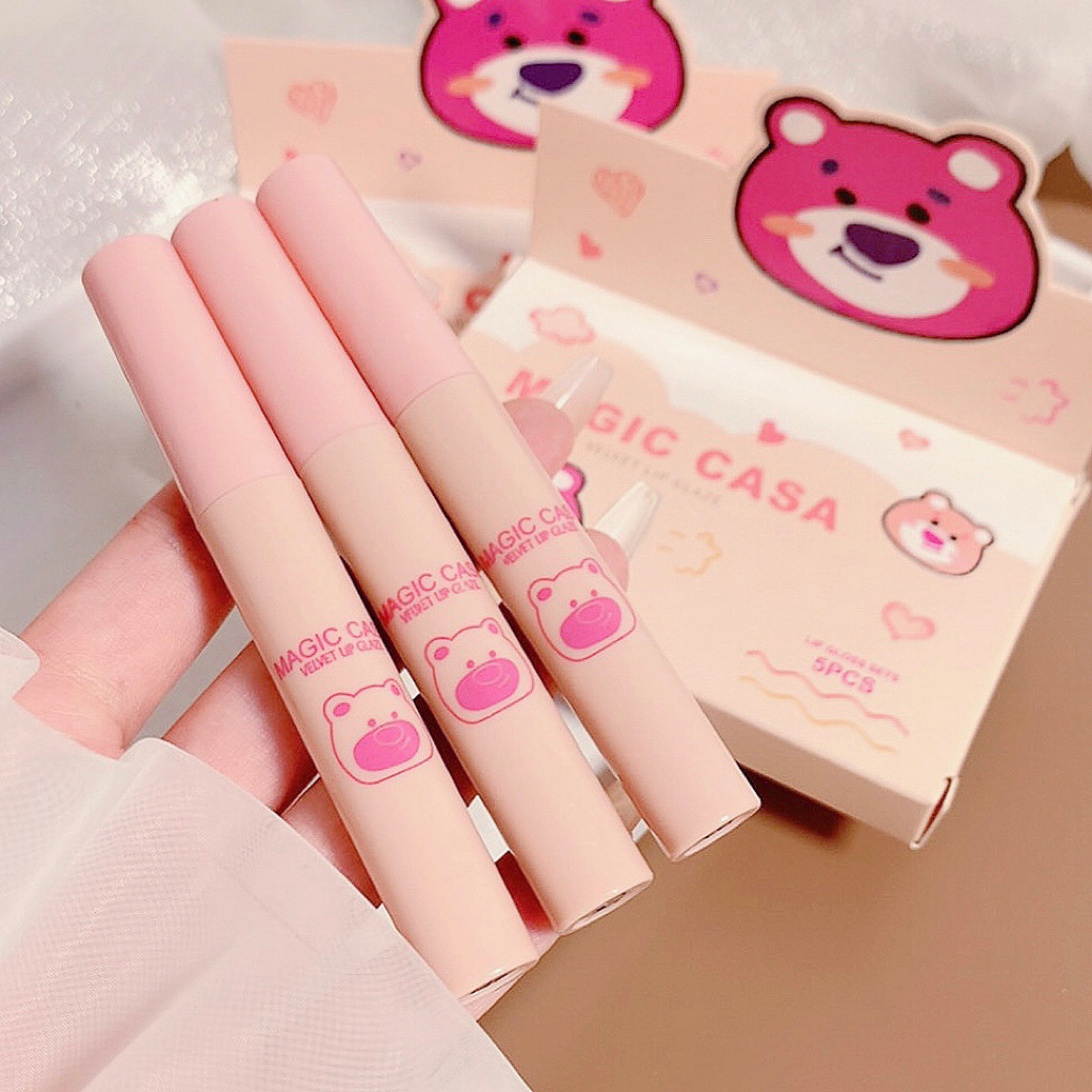MAGIC CASA Five-piece Mischievous Bear Lip Gloss Set Matte velvet lipstick that doesn't stick to the cup or fade easily Application Scenario