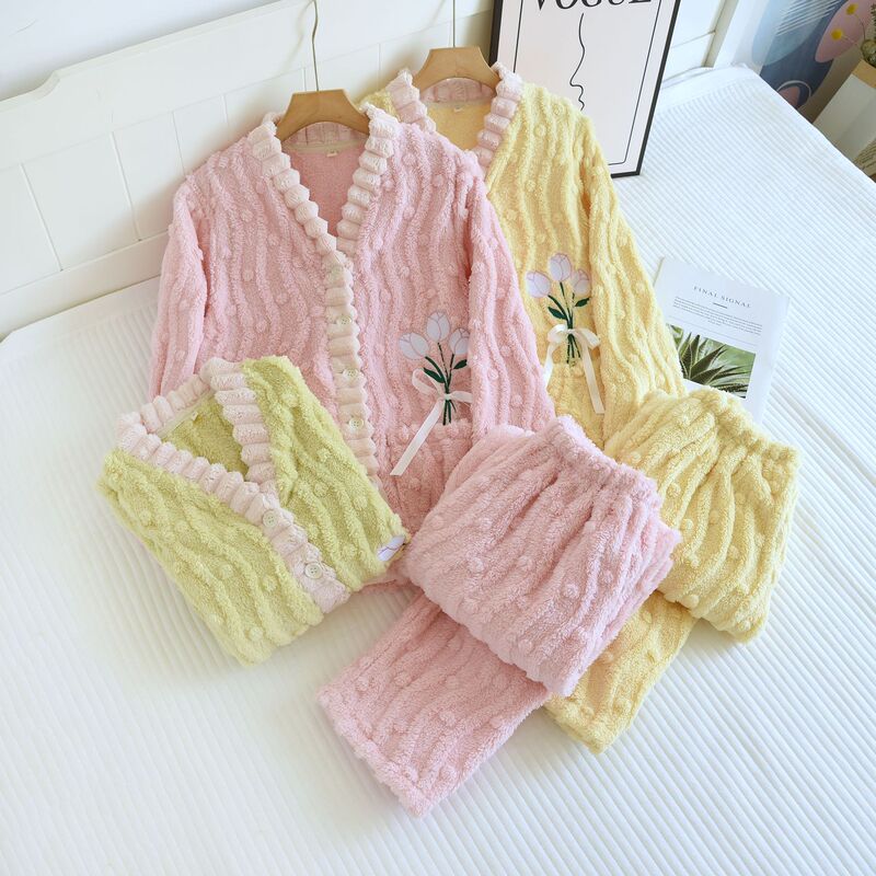 Winter New Thickened Flannel Women's Pajamas Long-sleeved Trousers V-neck Embroidered Women's Home Clothes Exquisite Velvet