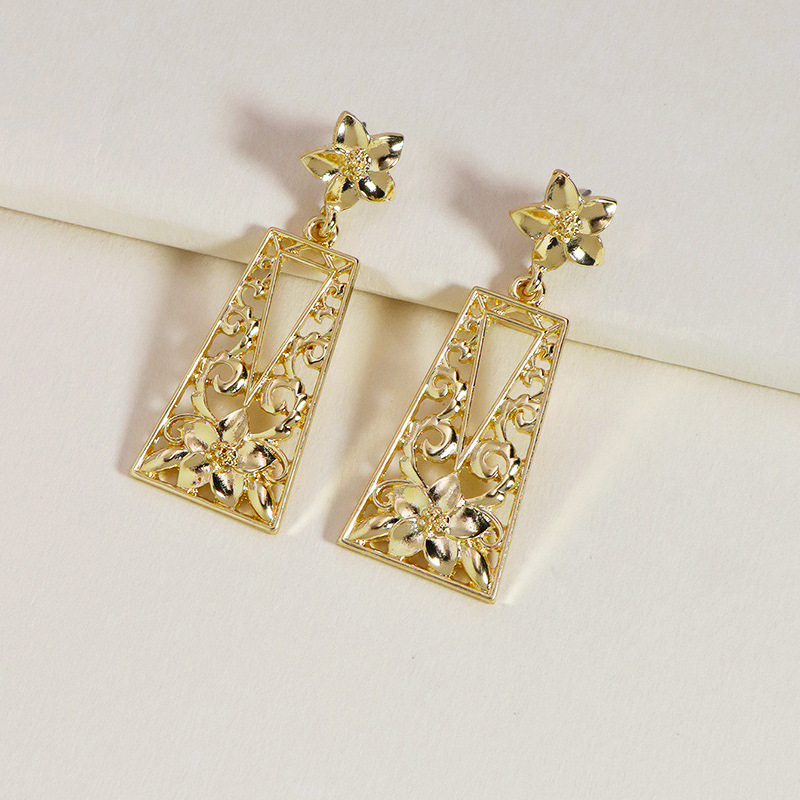 Boucles D&#39;oreilles En Alliage De Fleur De Mode display picture 2